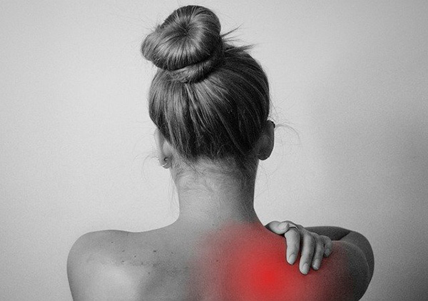Woman with shoulder pain
